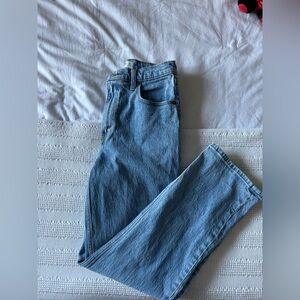 A&F 90’s Straight Ultra HR Jeans